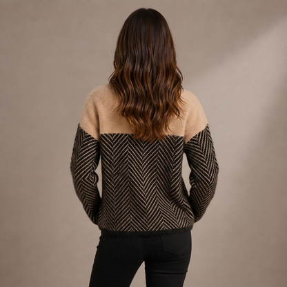 Camisola de Senhora com Gola Alta e Padrão Chevron