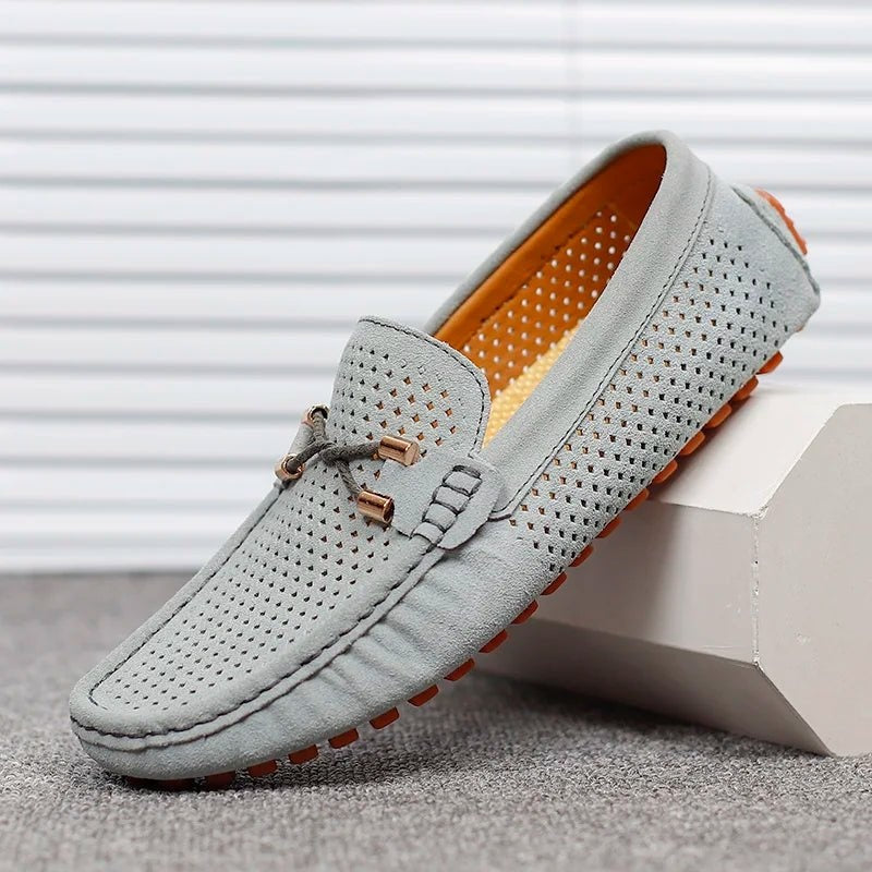 Dinis | Mocassins de Camurça Perfurada Homem Slip-On Detalhe Metálico