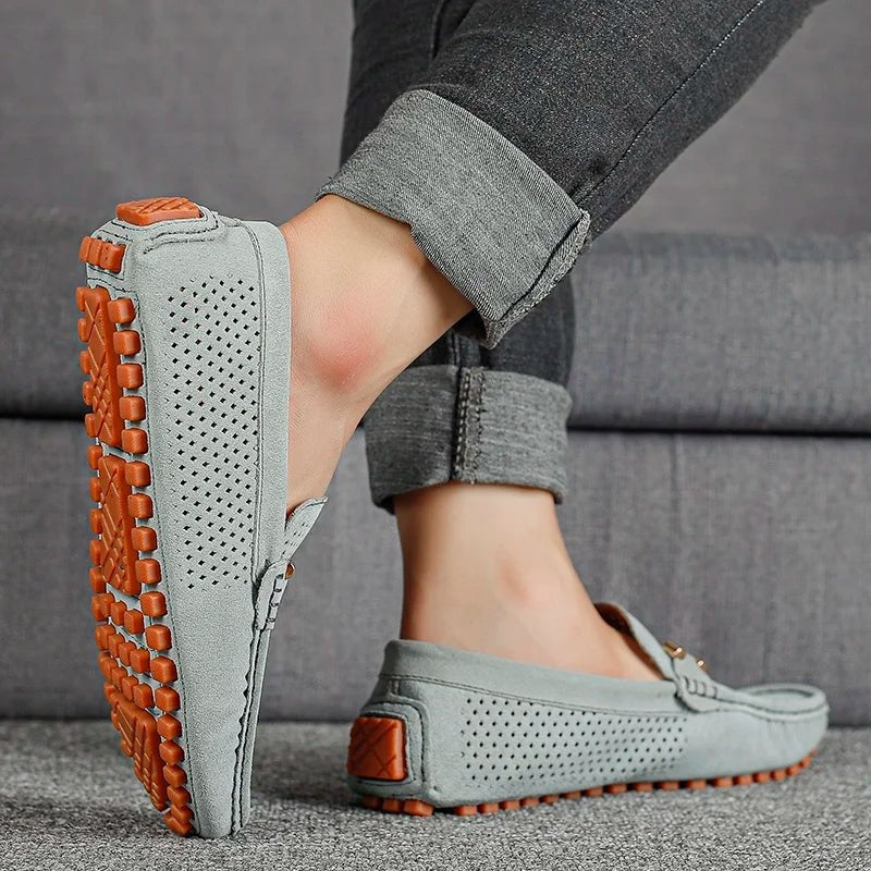 Dinis | Mocassins de Camurça Perfurada Homem Slip-On Detalhe Metálico