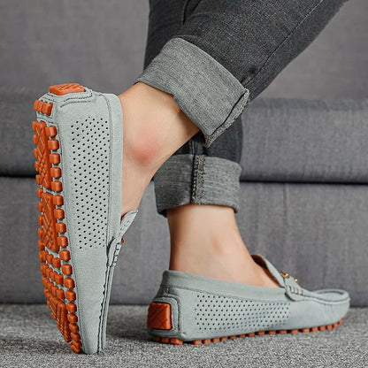 Dinis | Mocassins de Camurça Perfurada Homem Slip-On Detalhe Metálico