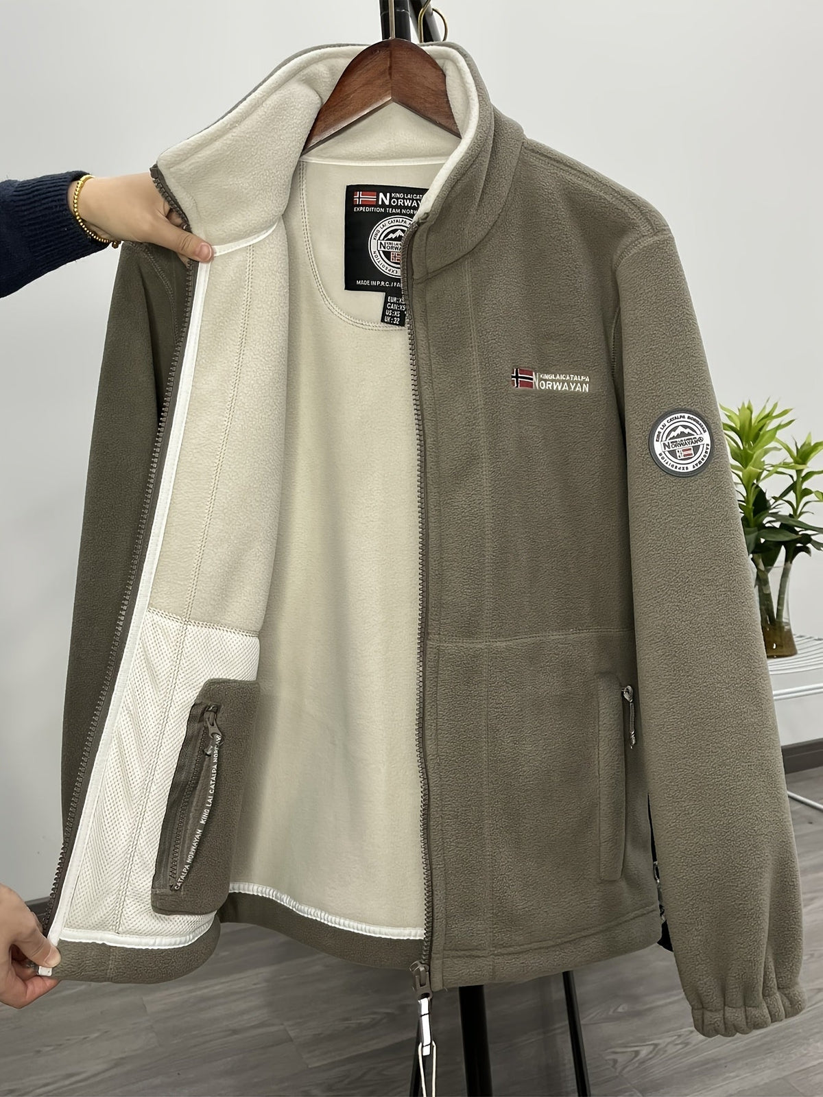 Gilberto | Veste Polar Homem Gola Alta com Fecho