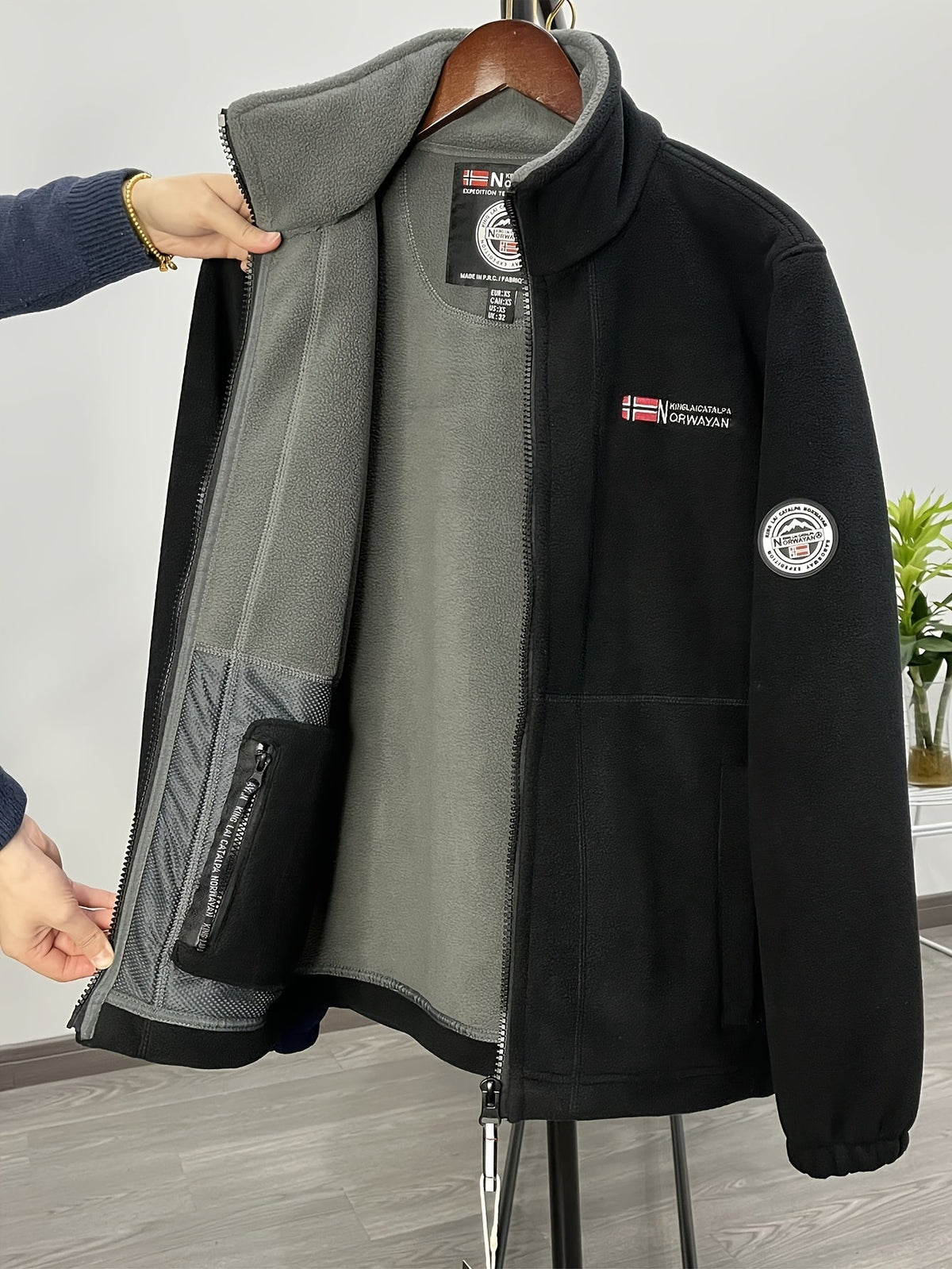 Gilberto | Veste Polar Homem Gola Alta com Fecho