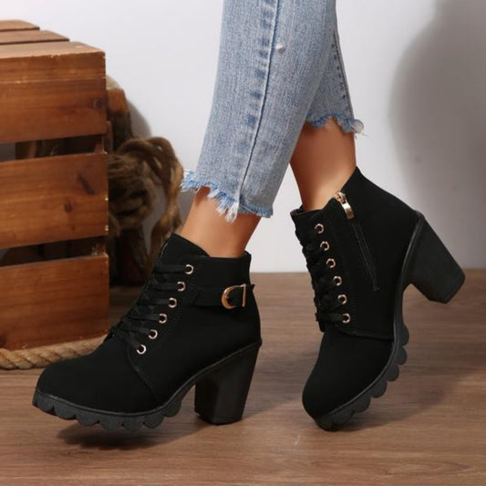 Inês | Botins de Camurça Mulher Salto Chunky com Atacadores