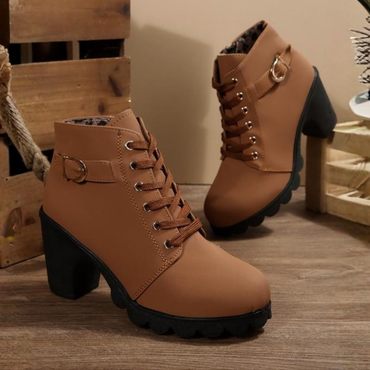 Inês | Botins de Camurça Mulher Salto Chunky com Atacadores