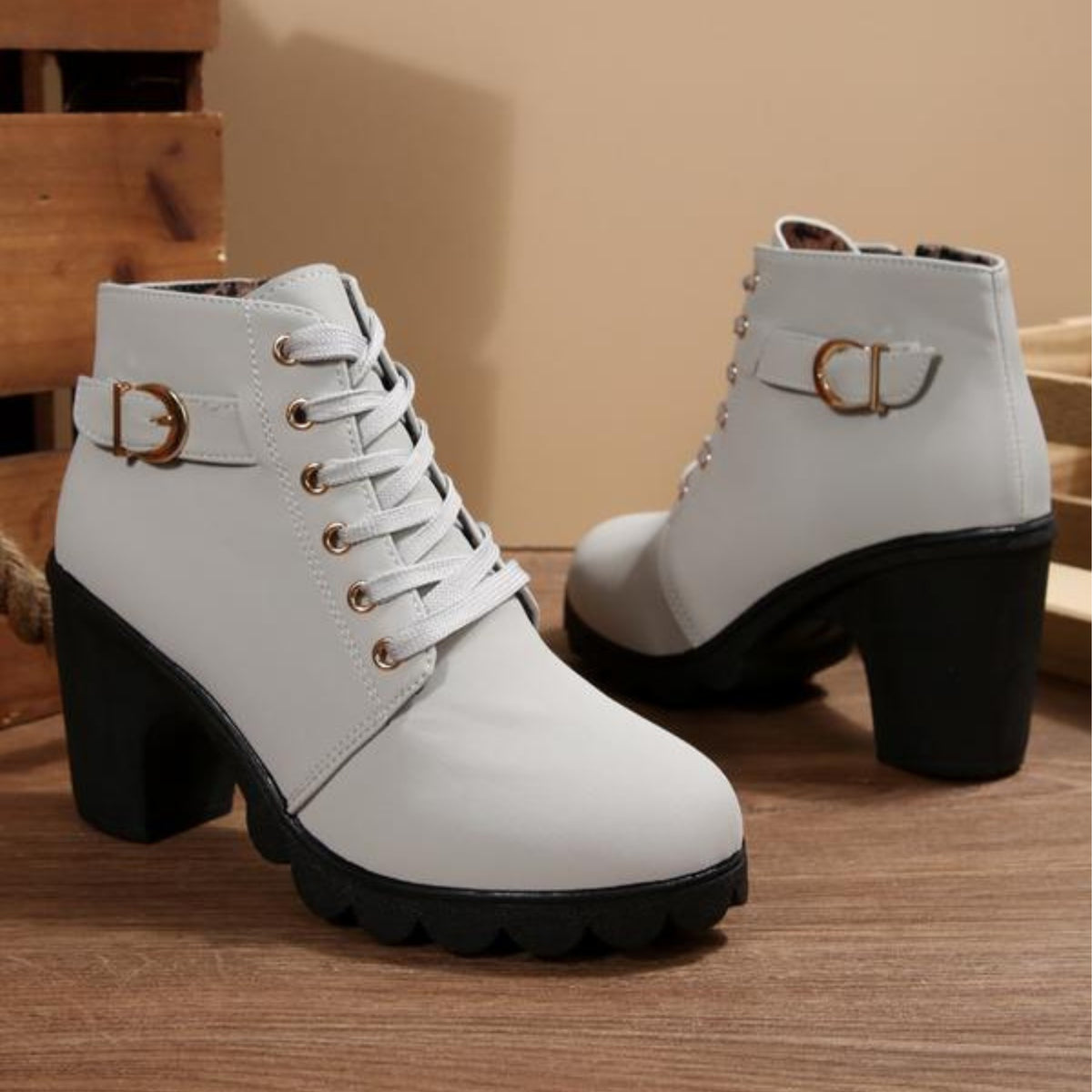 Inês | Botins de Camurça Mulher Salto Chunky com Atacadores