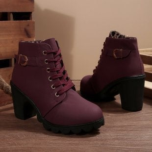 Inês | Botins de Camurça Mulher Salto Chunky com Atacadores