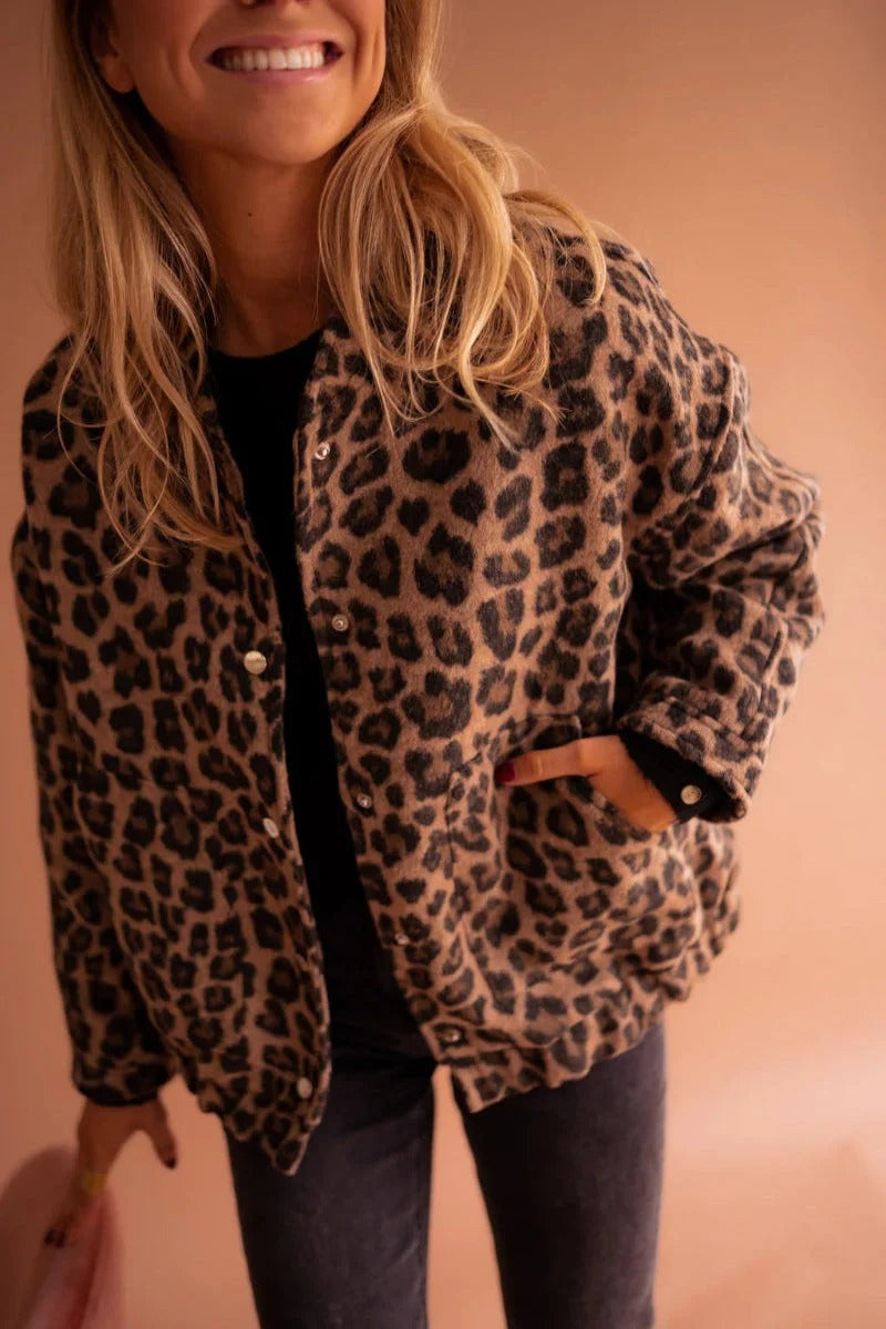 Isabel | Casaco Bomber Estampado Leopardo Mulher Botões de Pressão
