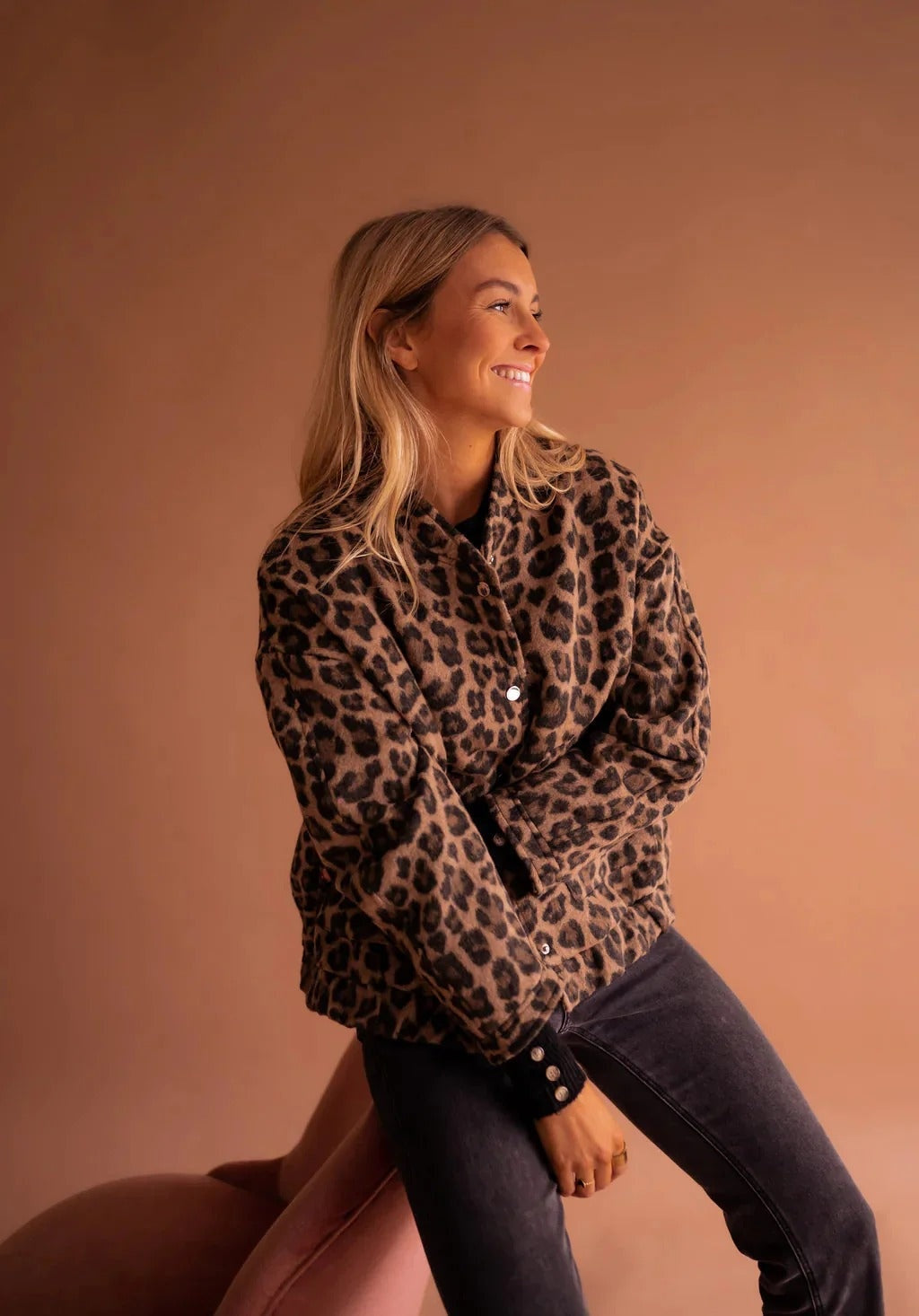 Isabel | Casaco Bomber Estampado Leopardo Mulher Botões de Pressão