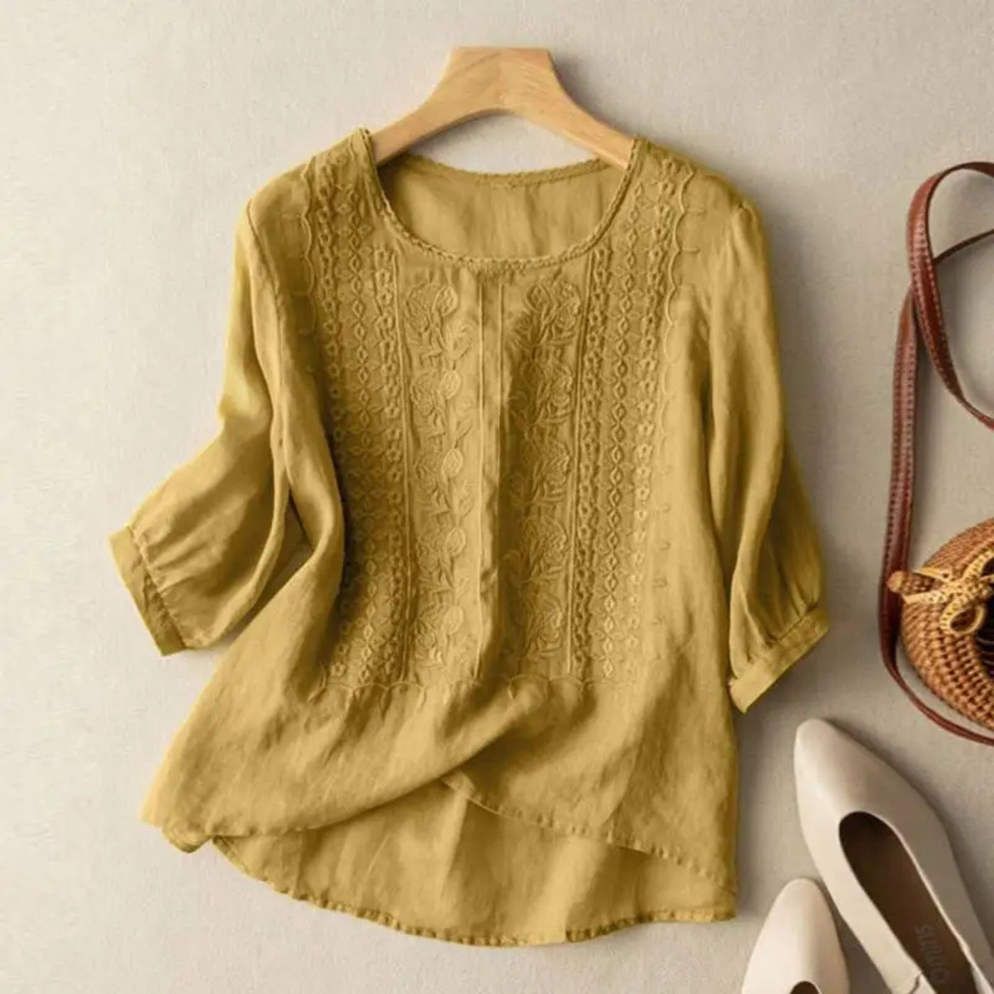 Lara | Blusa de Algodão Bordada Mulher Manga 3/4 Decote Redondo