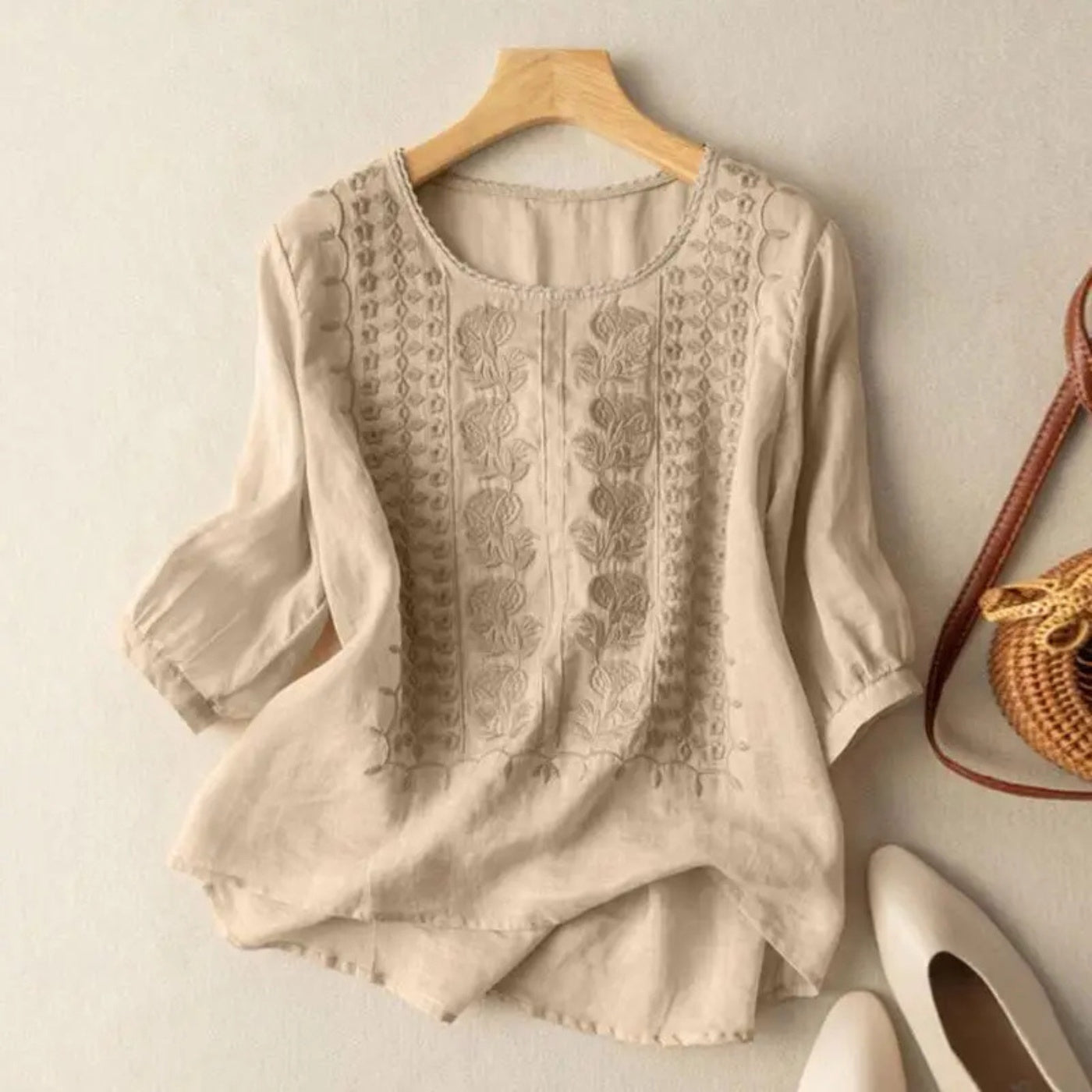 Lara | Blusa de Algodão Bordada Mulher Manga 3/4 Decote Redondo