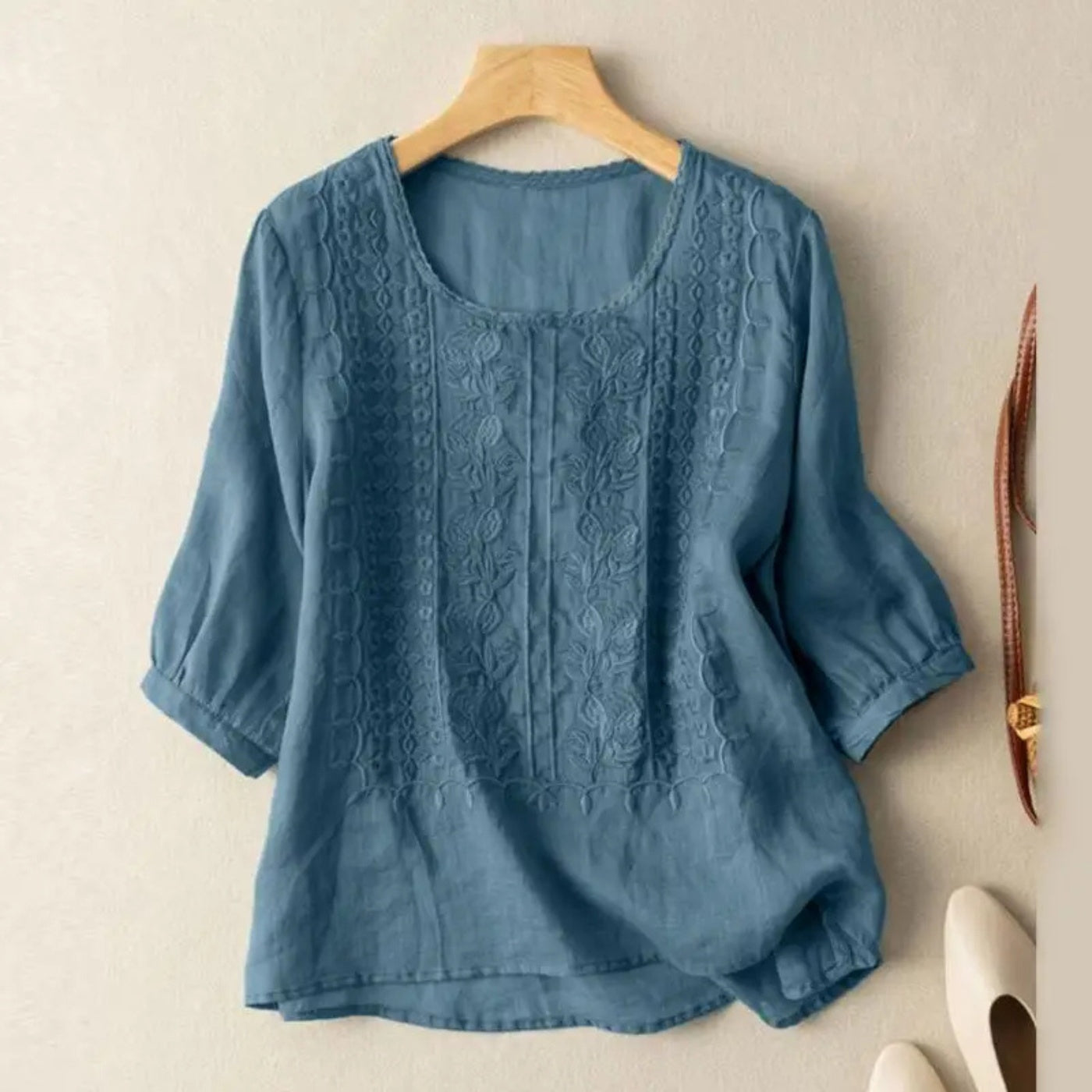Lara | Blusa de Algodão Bordada Mulher Manga 3/4 Decote Redondo