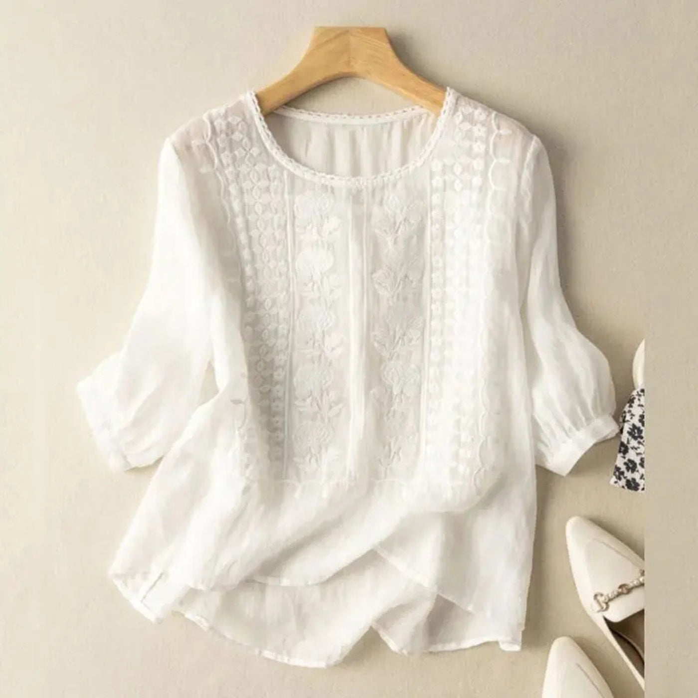 Lara | Blusa de Algodão Bordada Mulher Manga 3/4 Decote Redondo