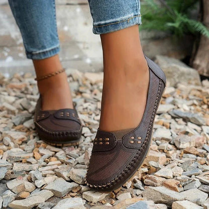 Lúcia | Mocassins Ortopédicos Perfurados Mulher Sola Plana