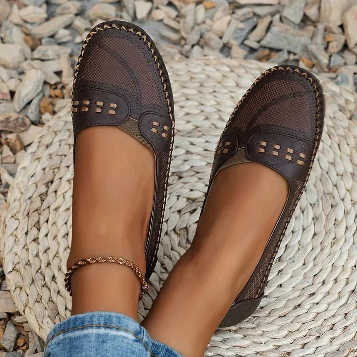 Lúcia | Mocassins Ortopédicos Perfurados Mulher Sola Plana