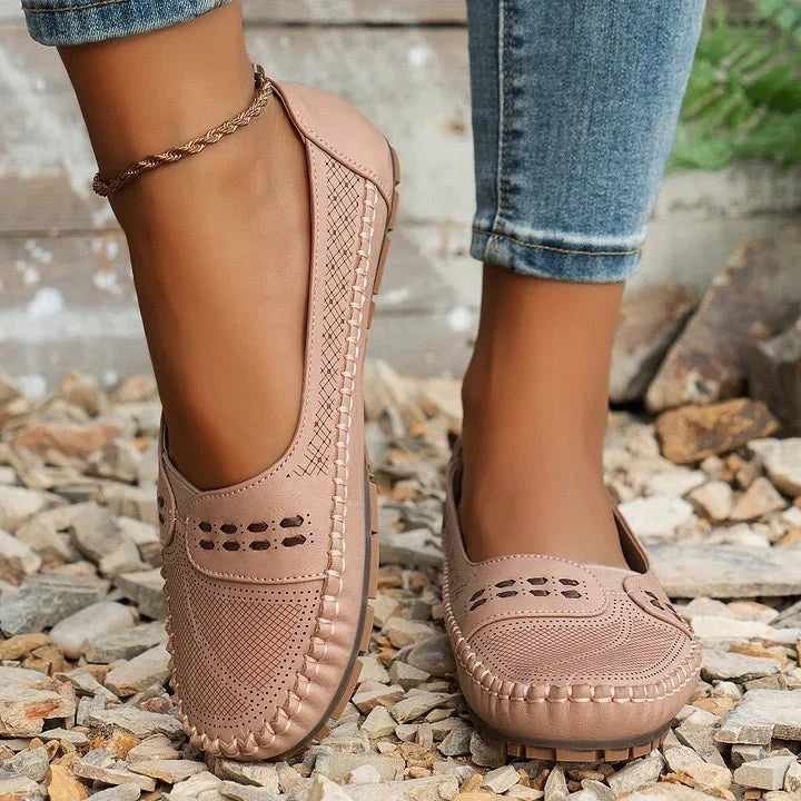 Lúcia | Mocassins Ortopédicos Perfurados Mulher Sola Plana