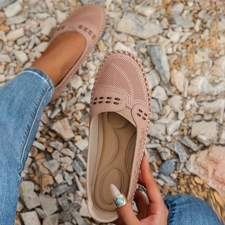 Lúcia | Mocassins Ortopédicos Perfurados Mulher Sola Plana