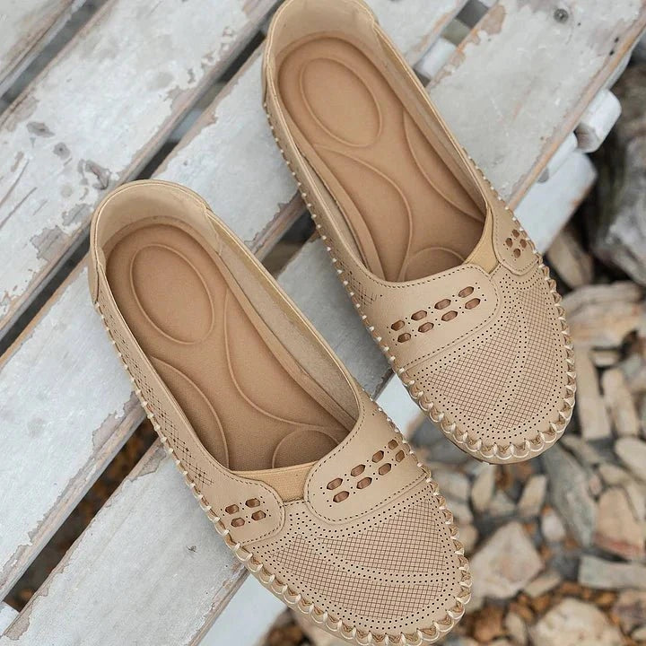 Lúcia | Mocassins Ortopédicos Perfurados Mulher Sola Plana
