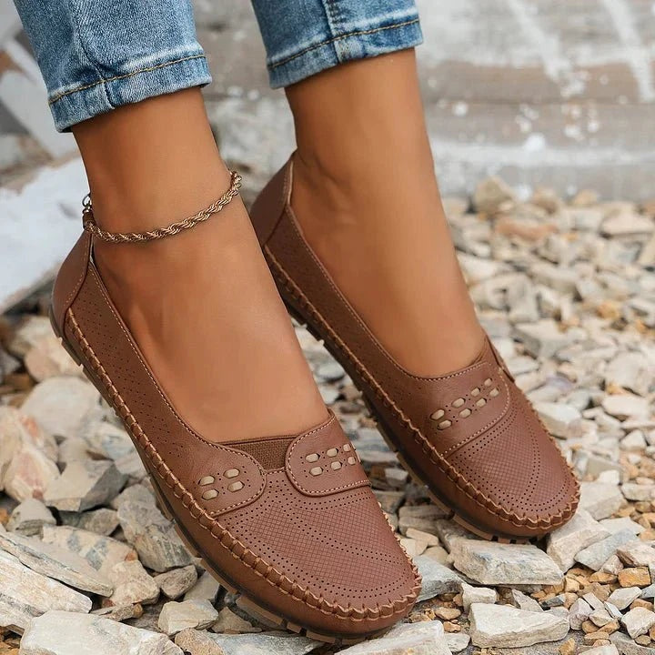 Lúcia | Mocassins Ortopédicos Perfurados Mulher Sola Plana