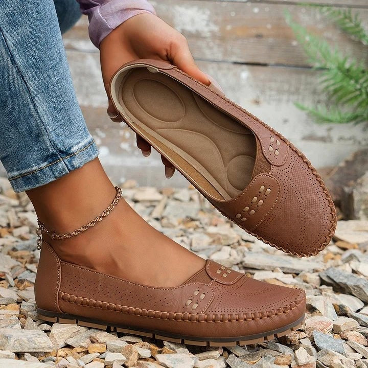 Lúcia | Mocassins Ortopédicos Perfurados Mulher Sola Plana