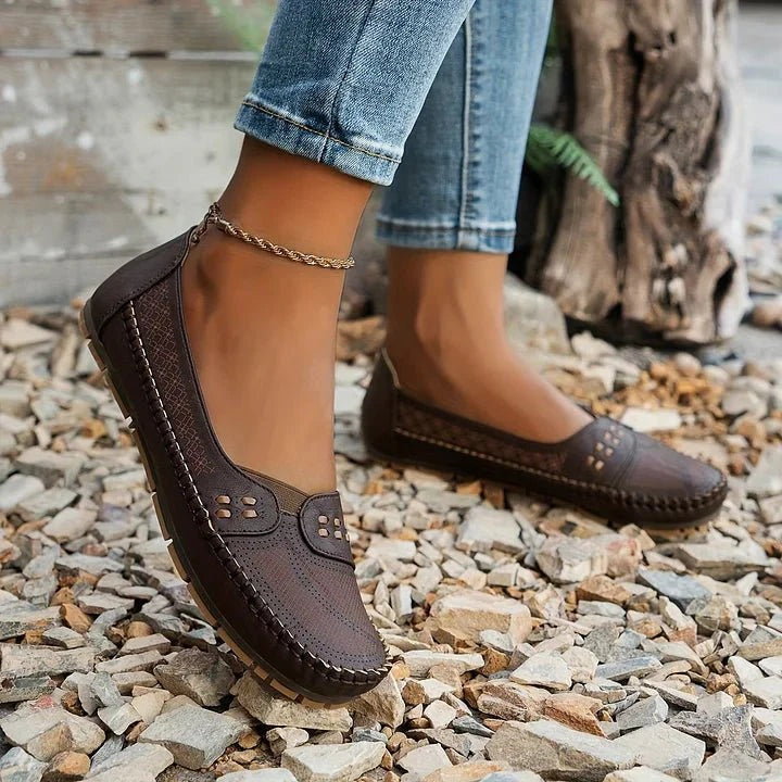 Lúcia | Mocassins Ortopédicos Perfurados Mulher Sola Plana