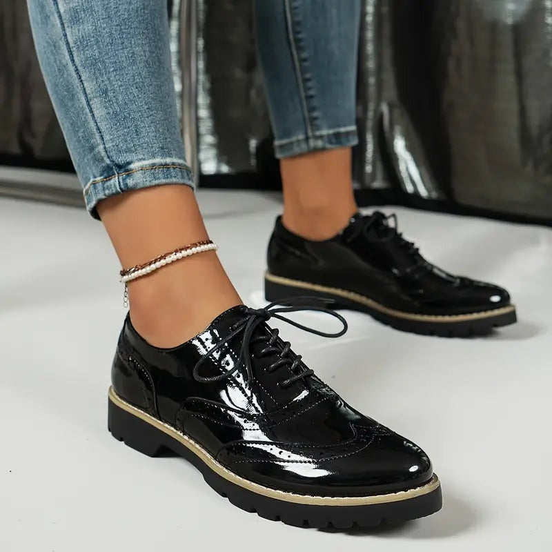 Madalena | Oxford de Verniz Mulher com Detalhes Brogue