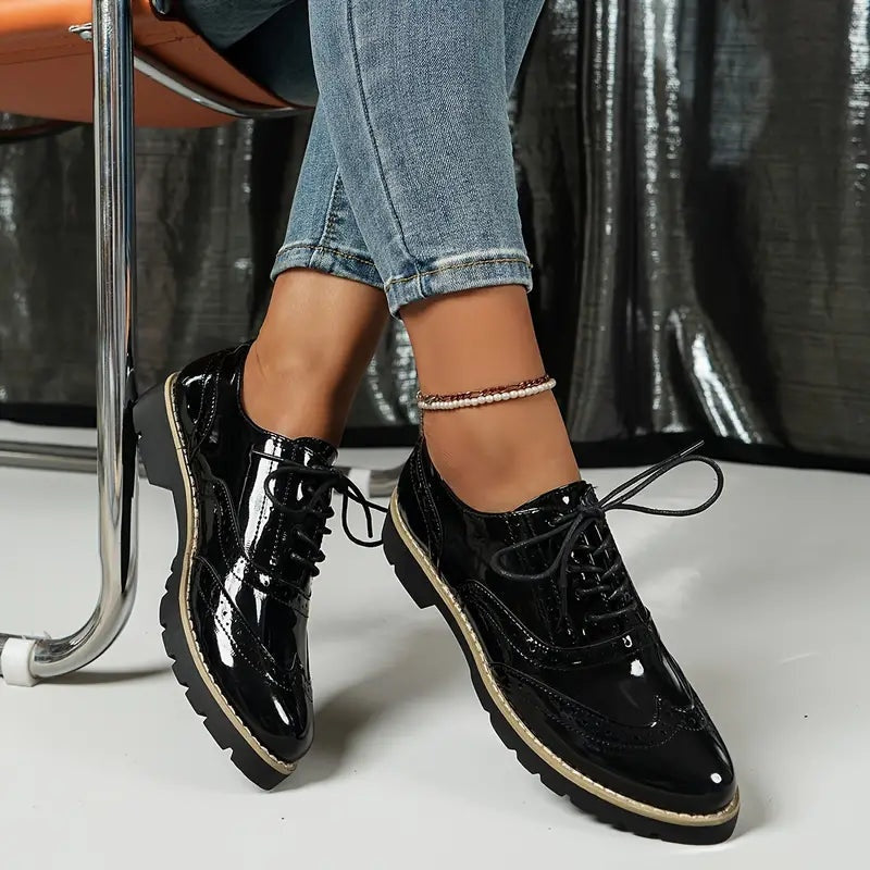Madalena | Oxford de Verniz Mulher com Detalhes Brogue