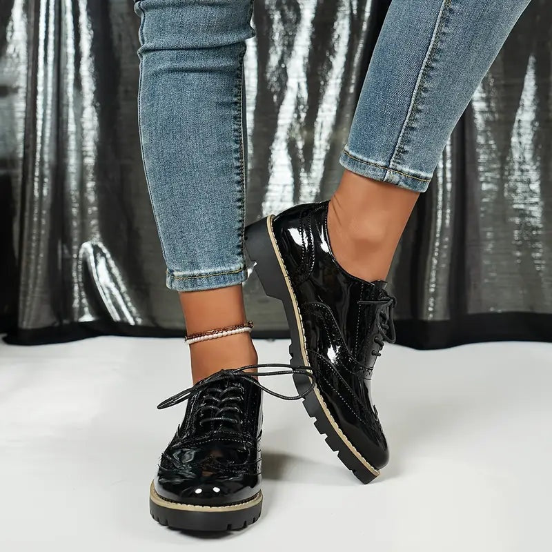 Madalena | Oxford de Verniz Mulher com Detalhes Brogue