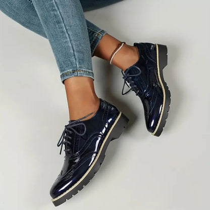 Madalena | Oxford de Verniz Mulher com Detalhes Brogue