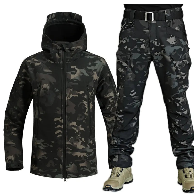 Salvador | Conjunto Tático Outdoor Homem Softshell com Capuz