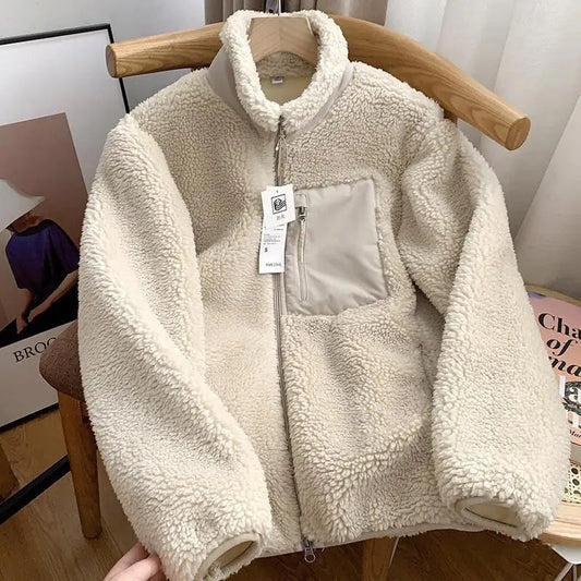 Sofia | Casaco de Borreguinho Mulher Fecho Zip Bolso